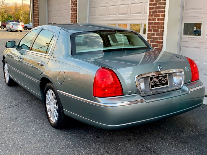 2006 lincoln town car price new